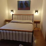 House Barbara