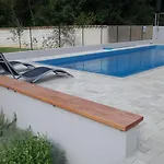 House Barbara