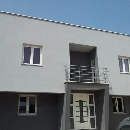 House Barbara شقة