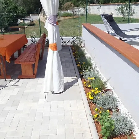 House Barbara شقة