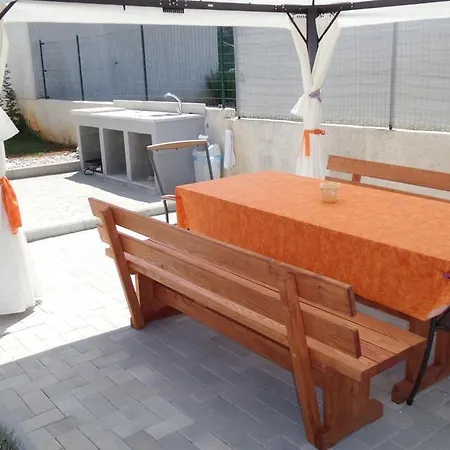 House Barbara شقة بنجول